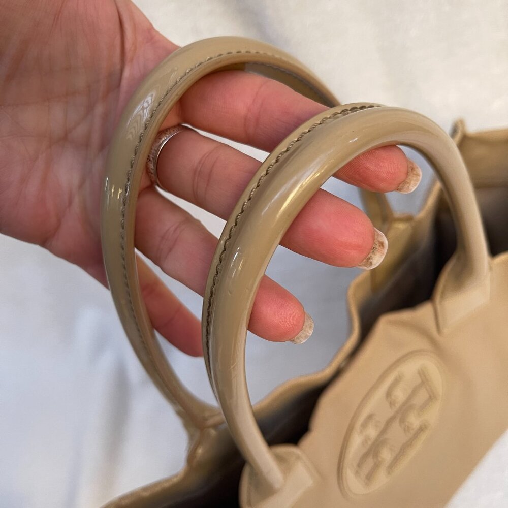 Tory Burch Nude Coated canvas and patent leather Ella tote bag - Picture 14 of 17